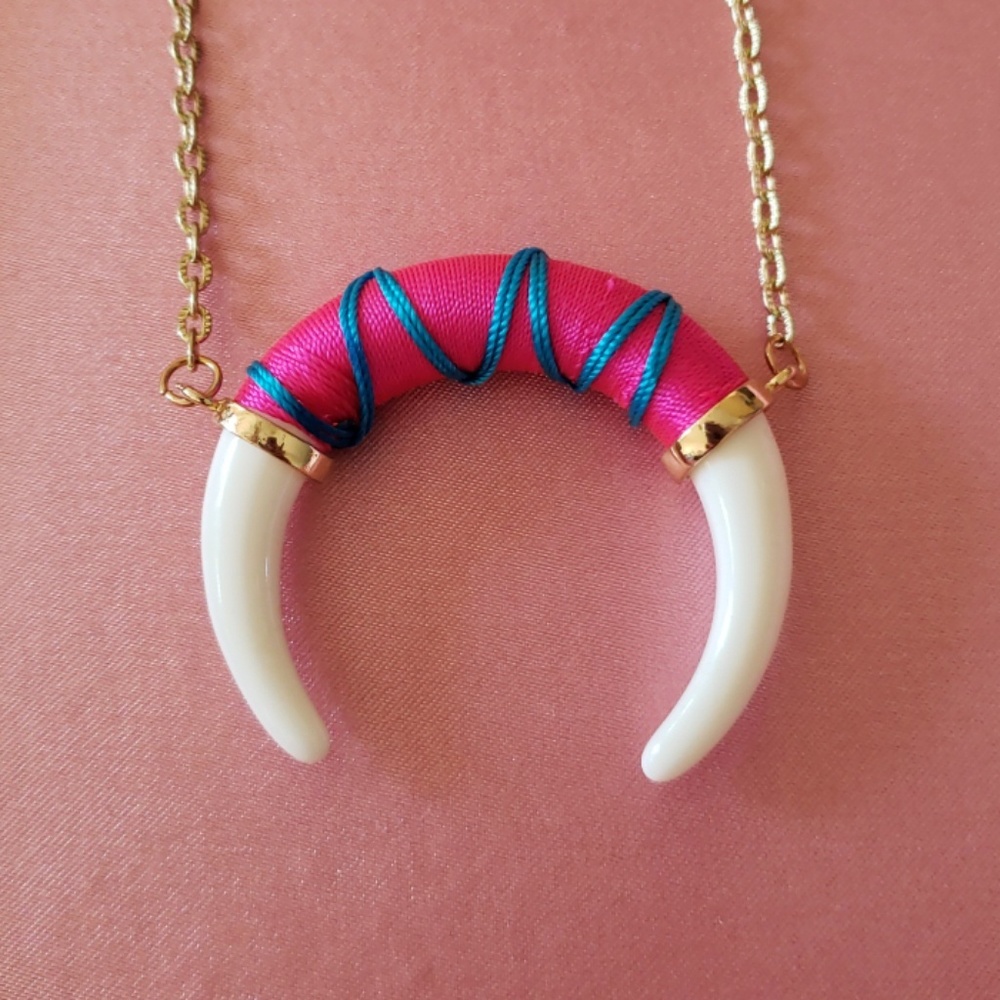NWOT! Wrapped bone shape pendant necklace